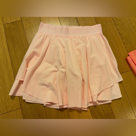 Lululemon skirt size 4 - Picture 1 of 3
